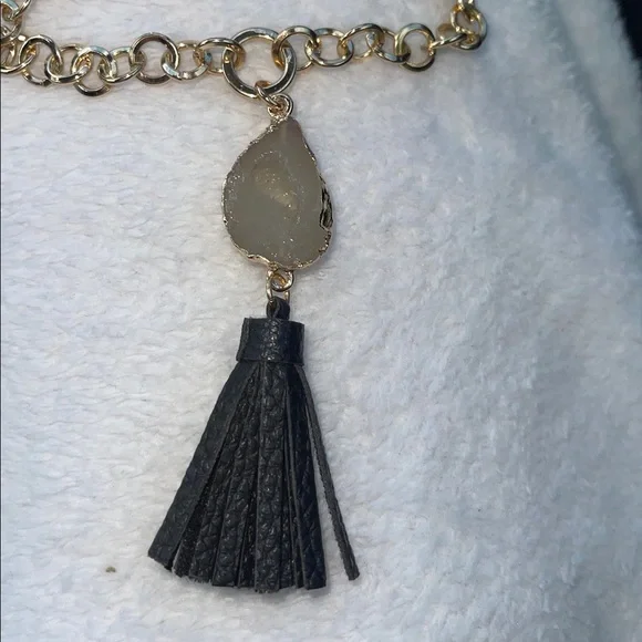 Tassel Bracelet with stone charms Daisy Fuentes nwt gold tone - Picture 4 of 6